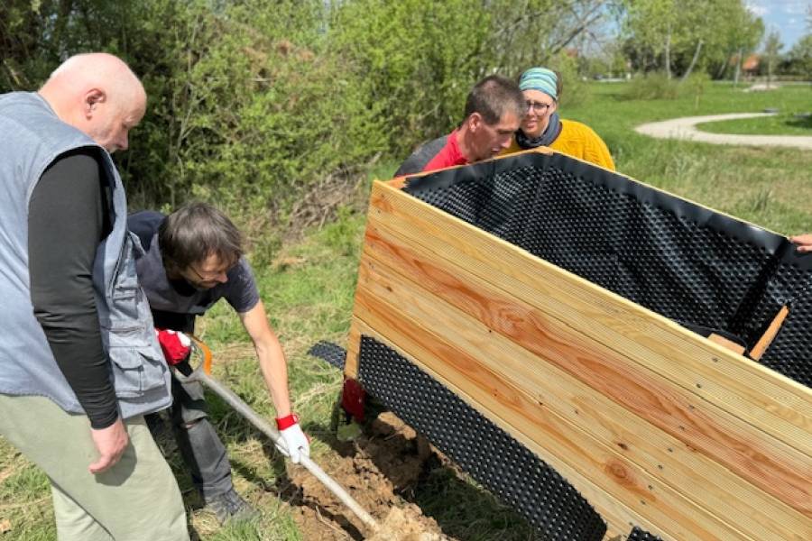 Podvrážsko instalovalo vyvýšené záhony pro seniory