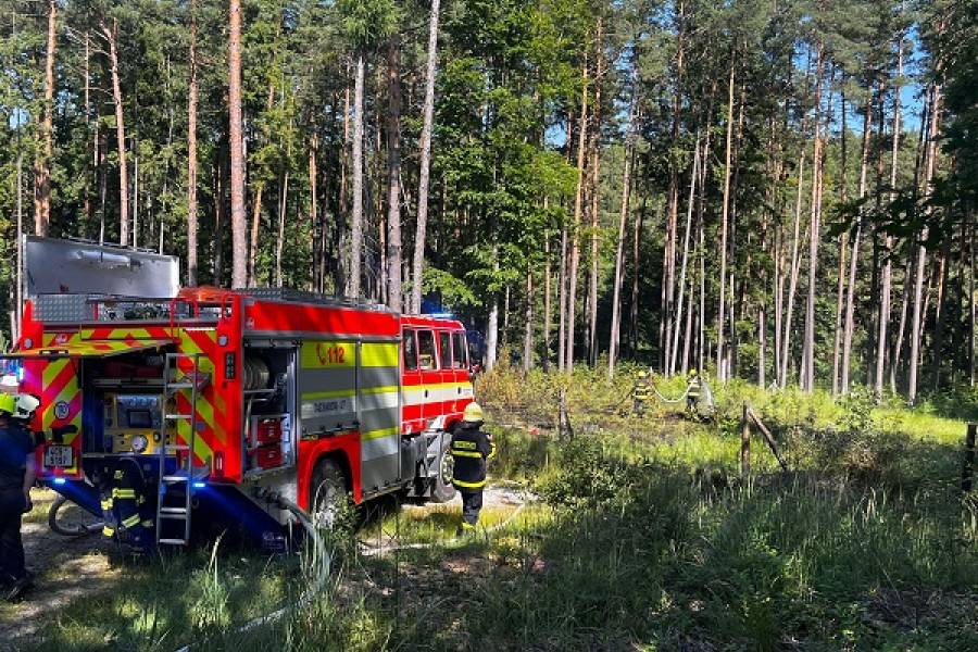 Dubenští hasiči zasahovali u požáru lesa v Jankově